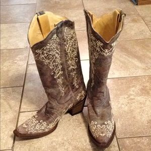 Corral Vintage embroidered cowboy boots, Size 8.5